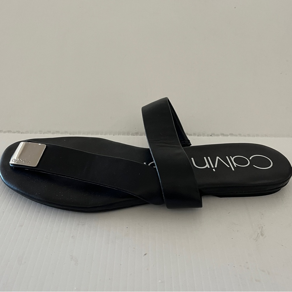 Calvin Klein Saurin Black Asymmetrical Open Toe CK Logo Plate Sandal 7.5 - Picture 7 of 12